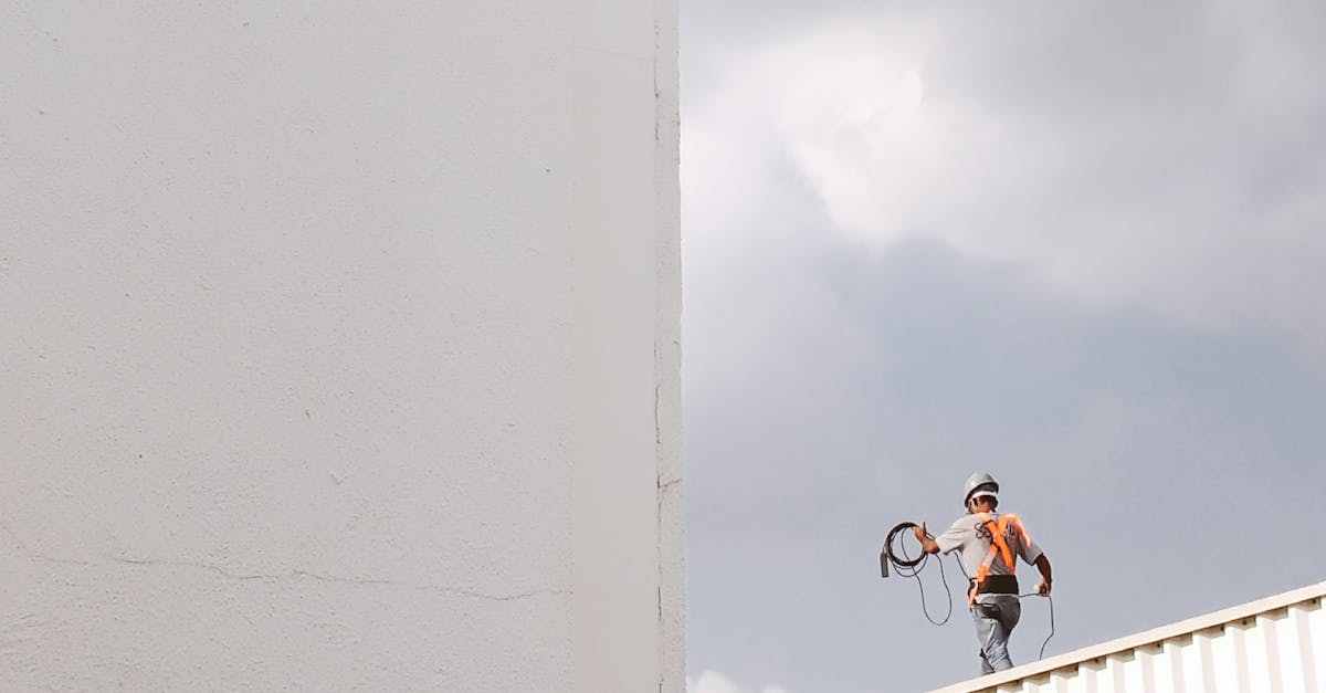 How much should a roof repair cost?